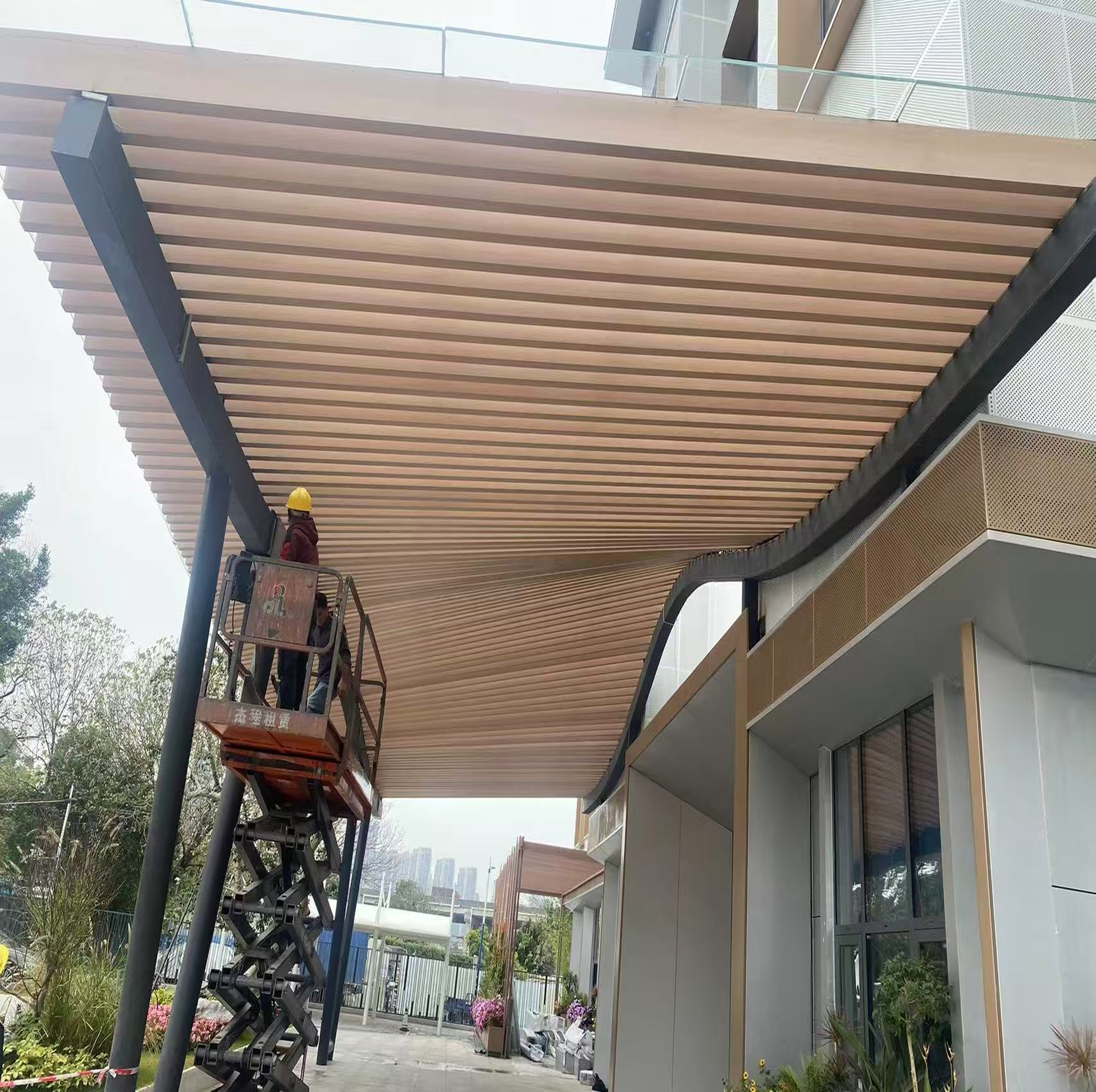 **雙曲玻璃及鋼結構施工流程說明**